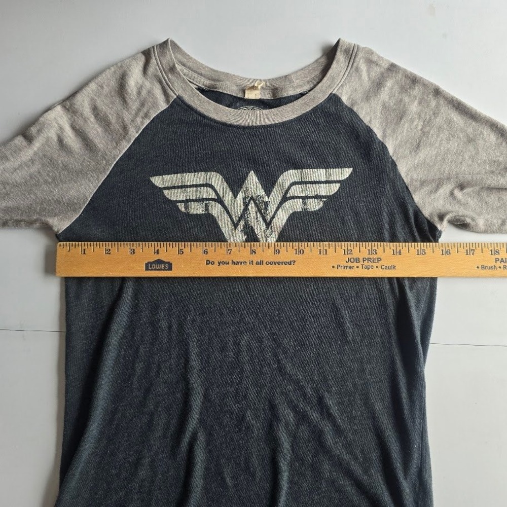 Wonder Woman Under Armour Heat Gear 3/4 Sleeve Raglan Shirt Womens S Athleisure - Picture 9 of 16